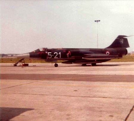 87° VAM-F104 nel parcheggio del C.M.